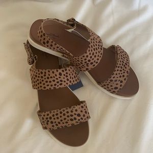 Women’s size 9 sandals, Universal Thread. Brand new with tags.